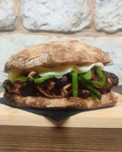 Puccia farcita con bombetta pugliese la filibusteria alberobello