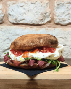 Puccia farcita con bresaola la filibusteria alberobello